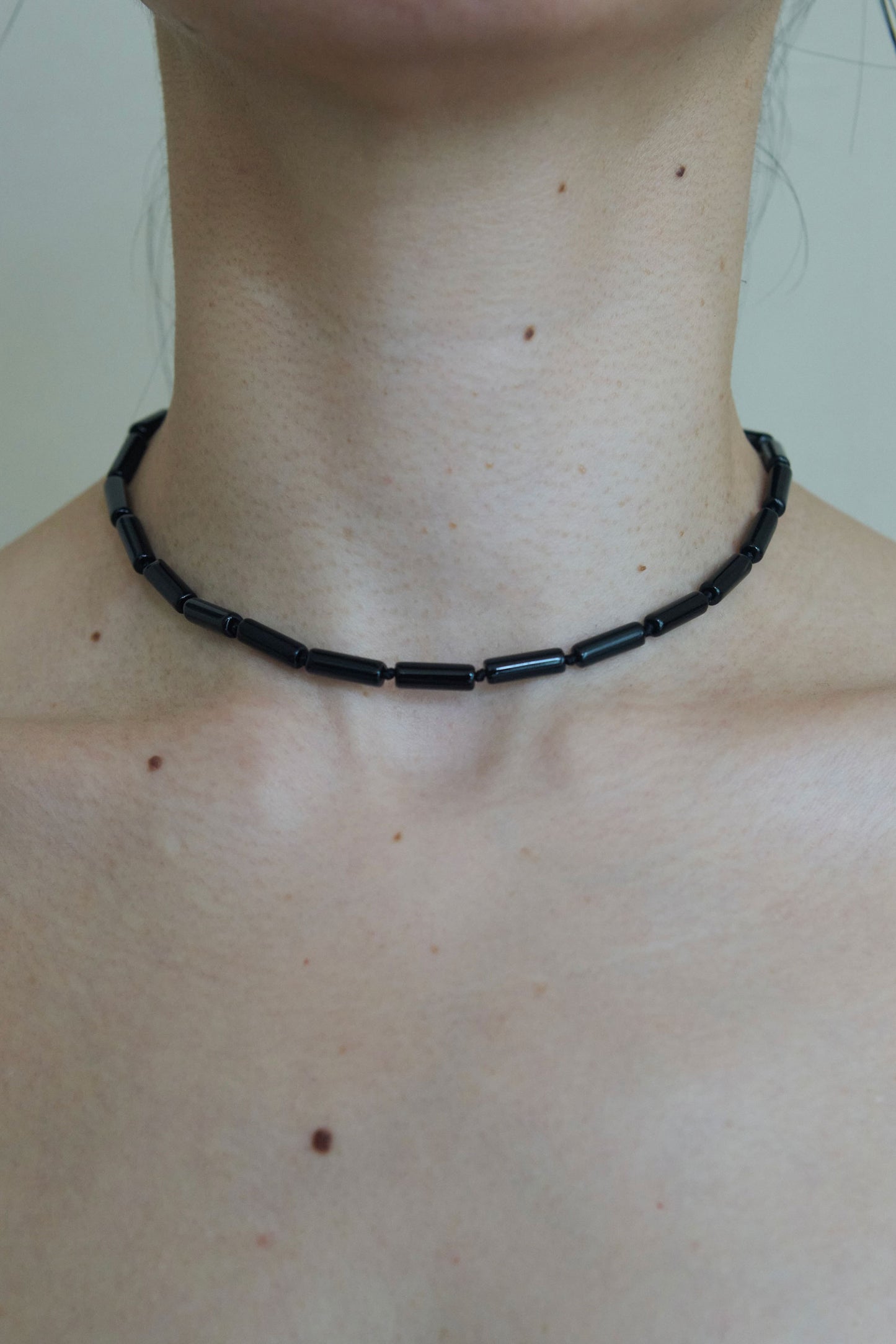 SMALL TUBE ONYX NECKLACE