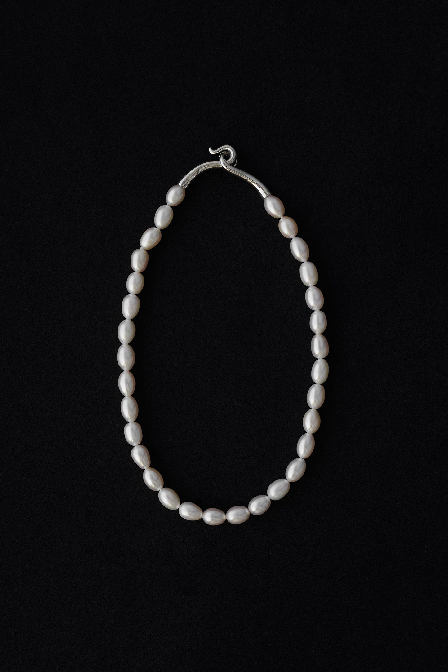 MEDIUM OVAL PEARL COLLAR
