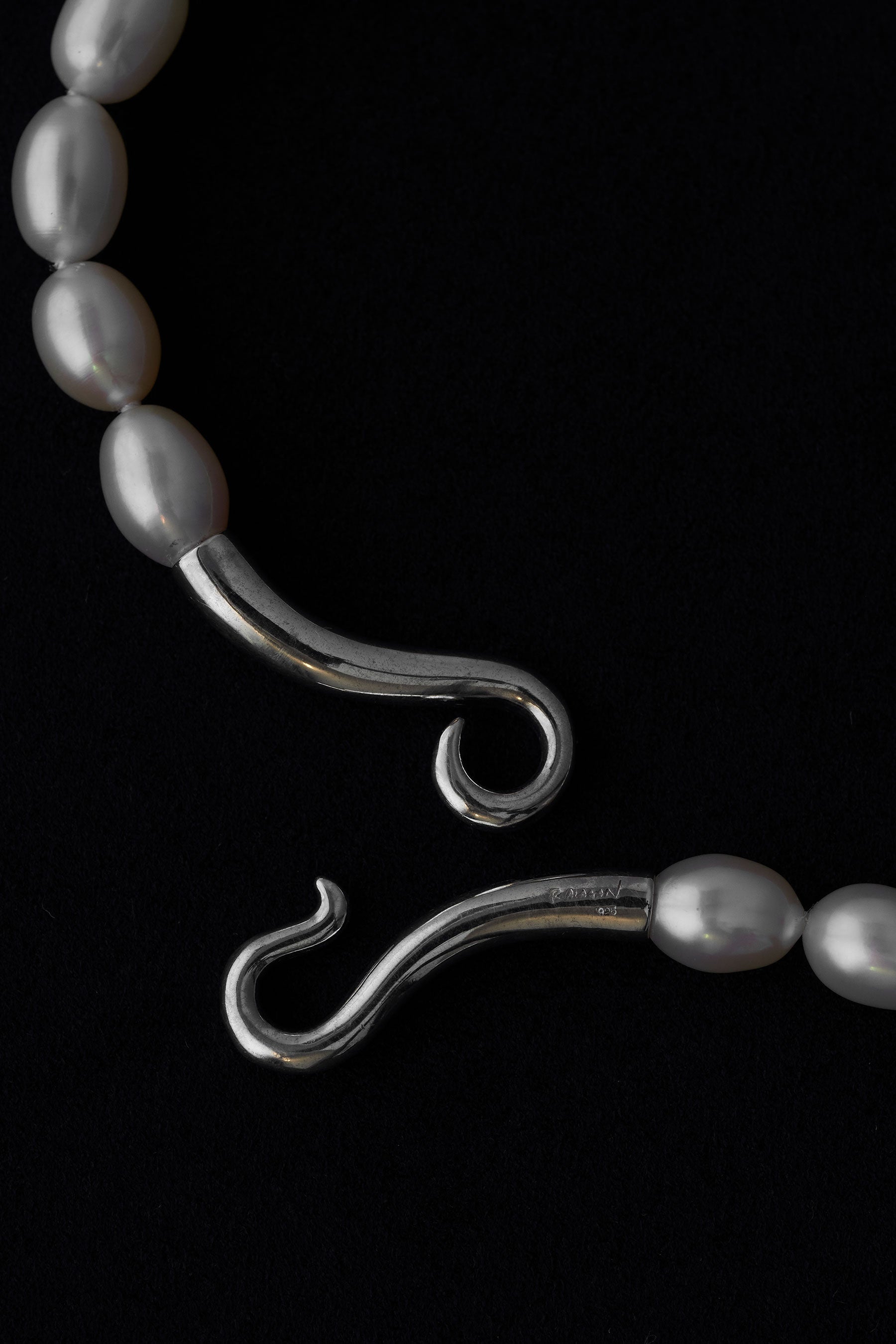 MEDIUM OVAL PEARL COLLAR