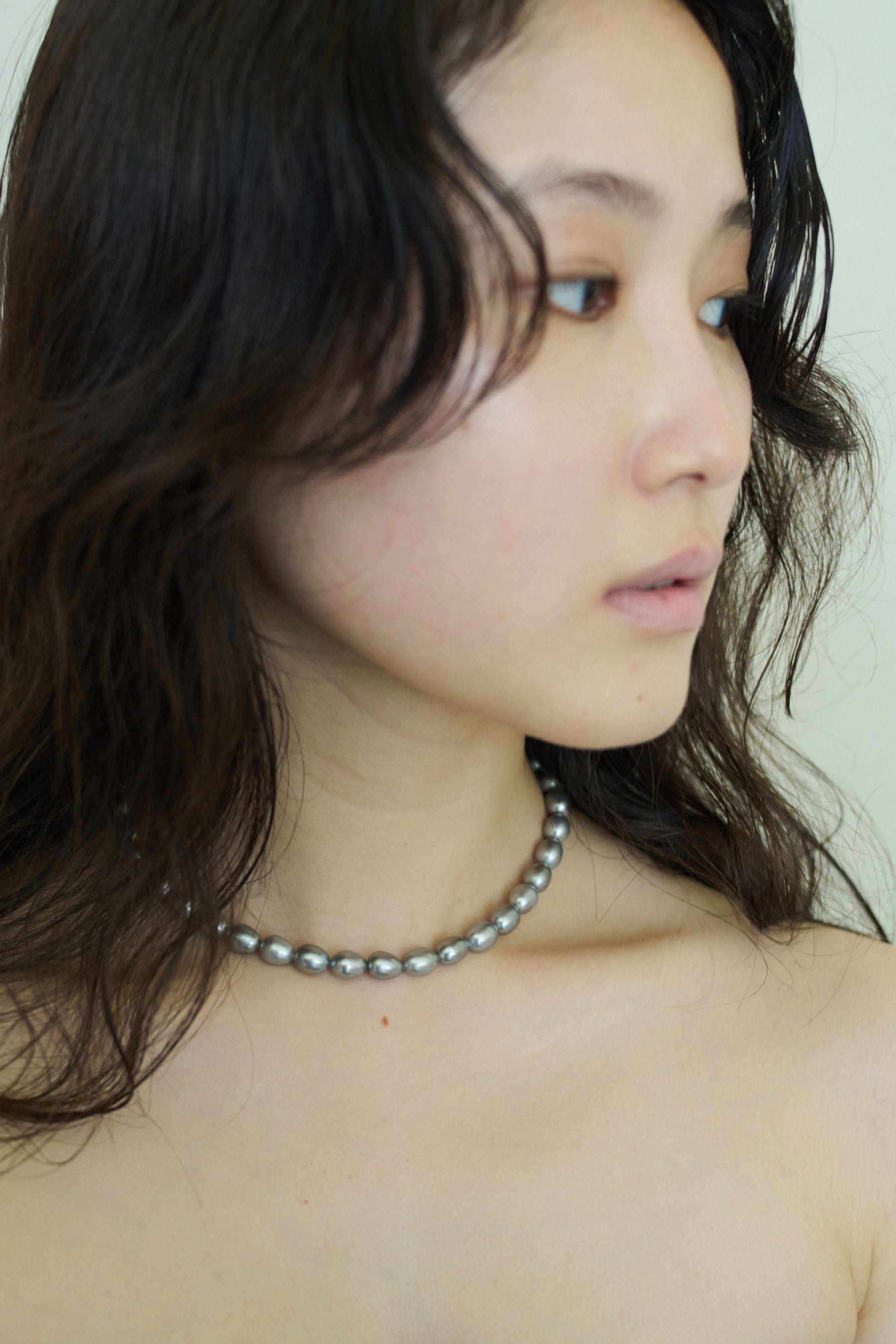 GRAY MEDIUM PEARL NECKLACE