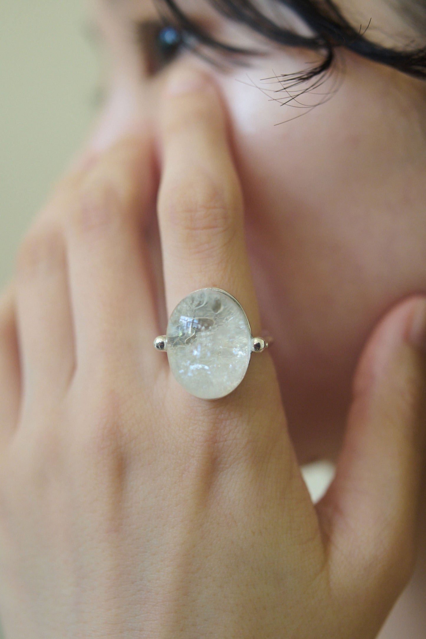 PUFFY STONE RING / IRIS QUARTZ