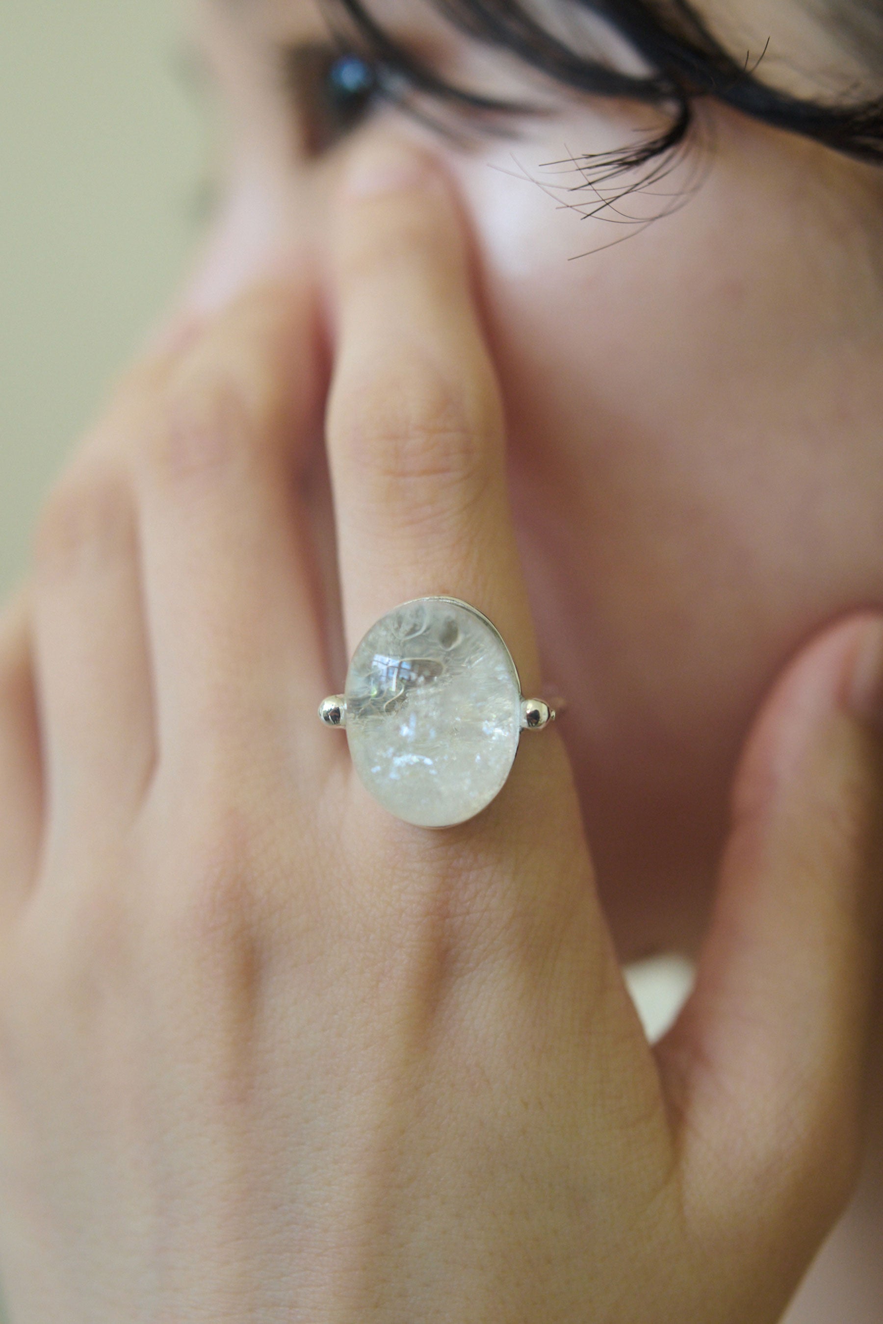 PUFFY STONE RING / IRIS QUARTZ