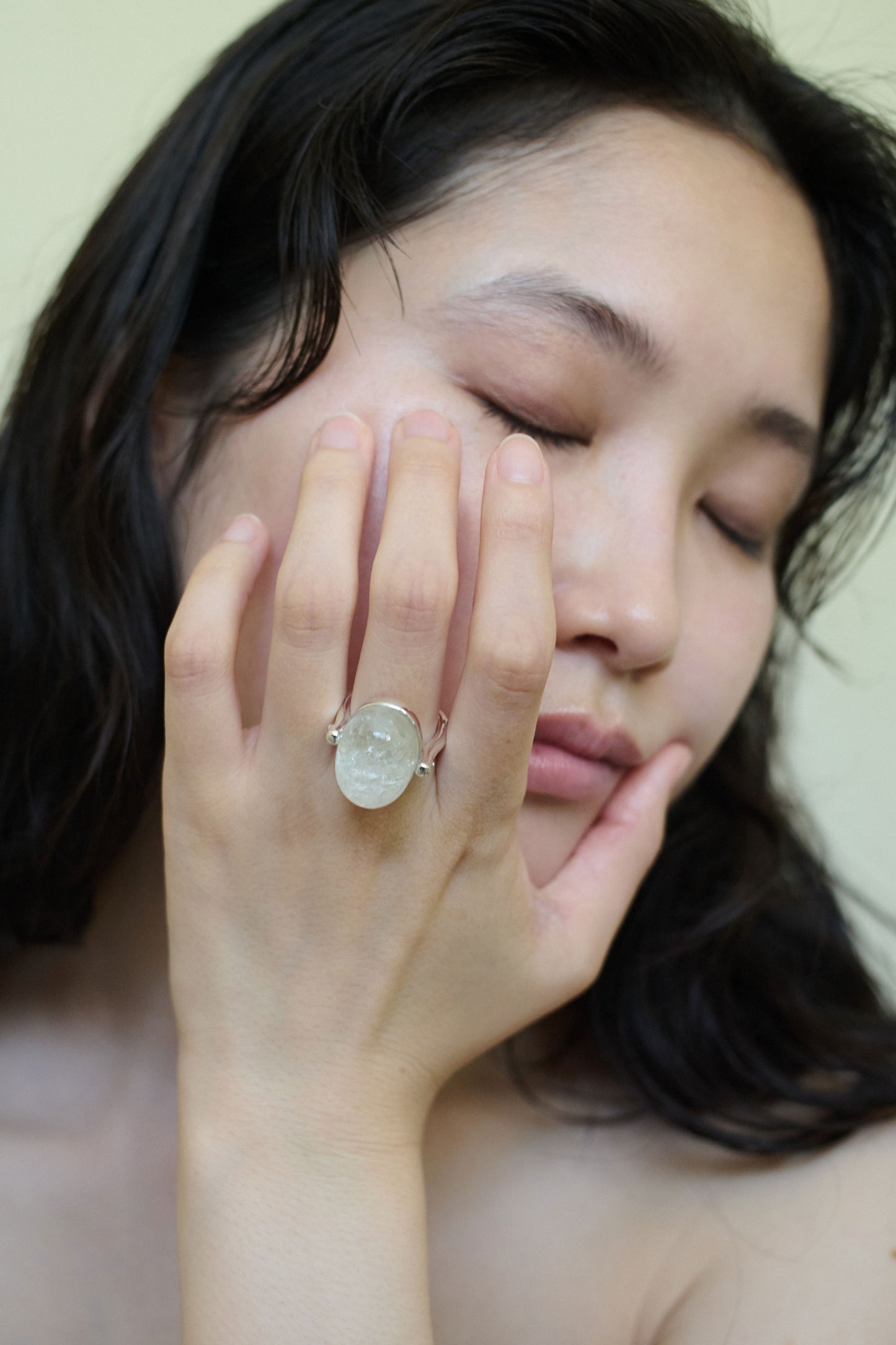 PUFFY STONE RING / IRIS QUARTZ