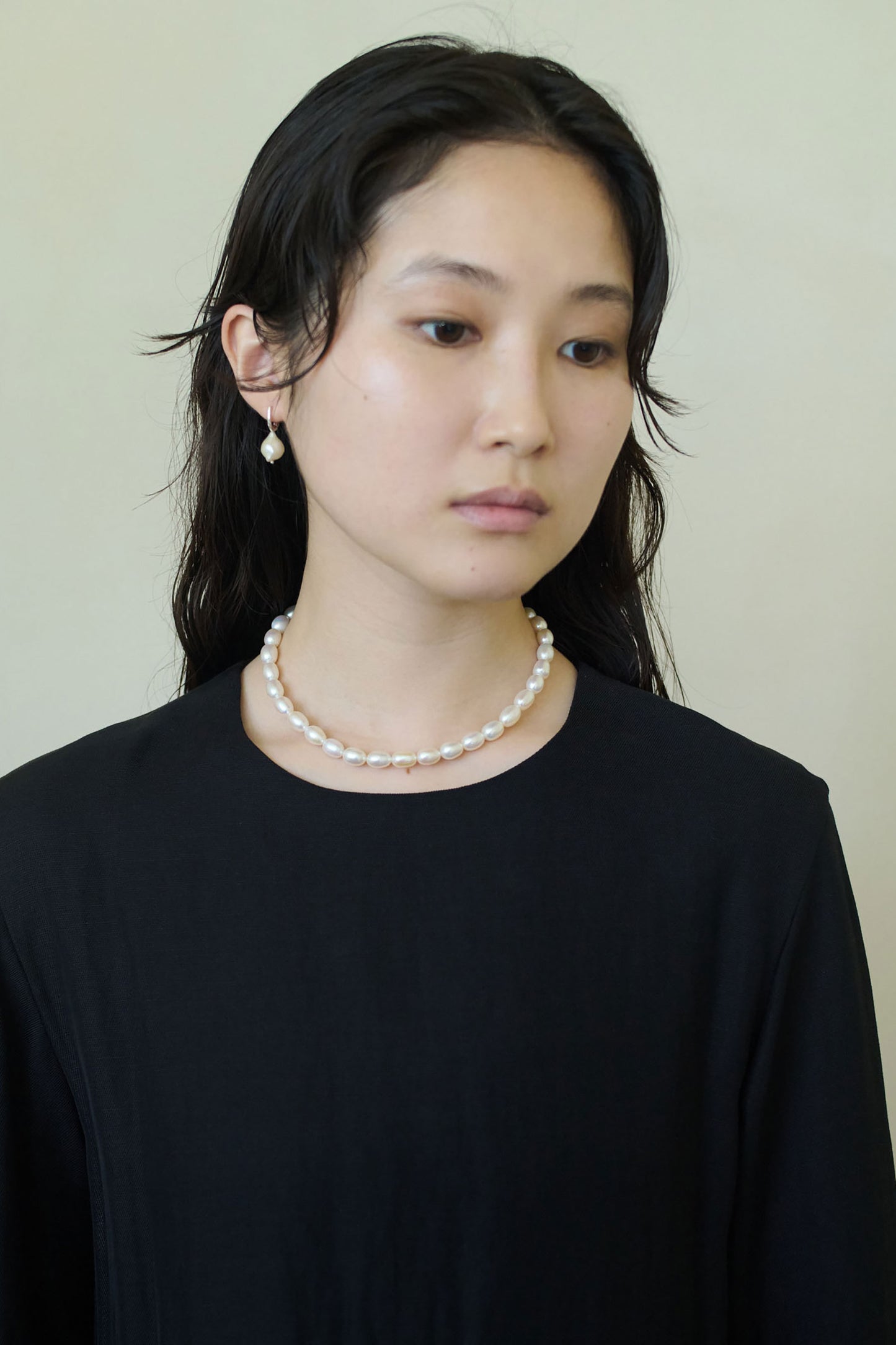 SMALL OVAL PEARL NECKLACE