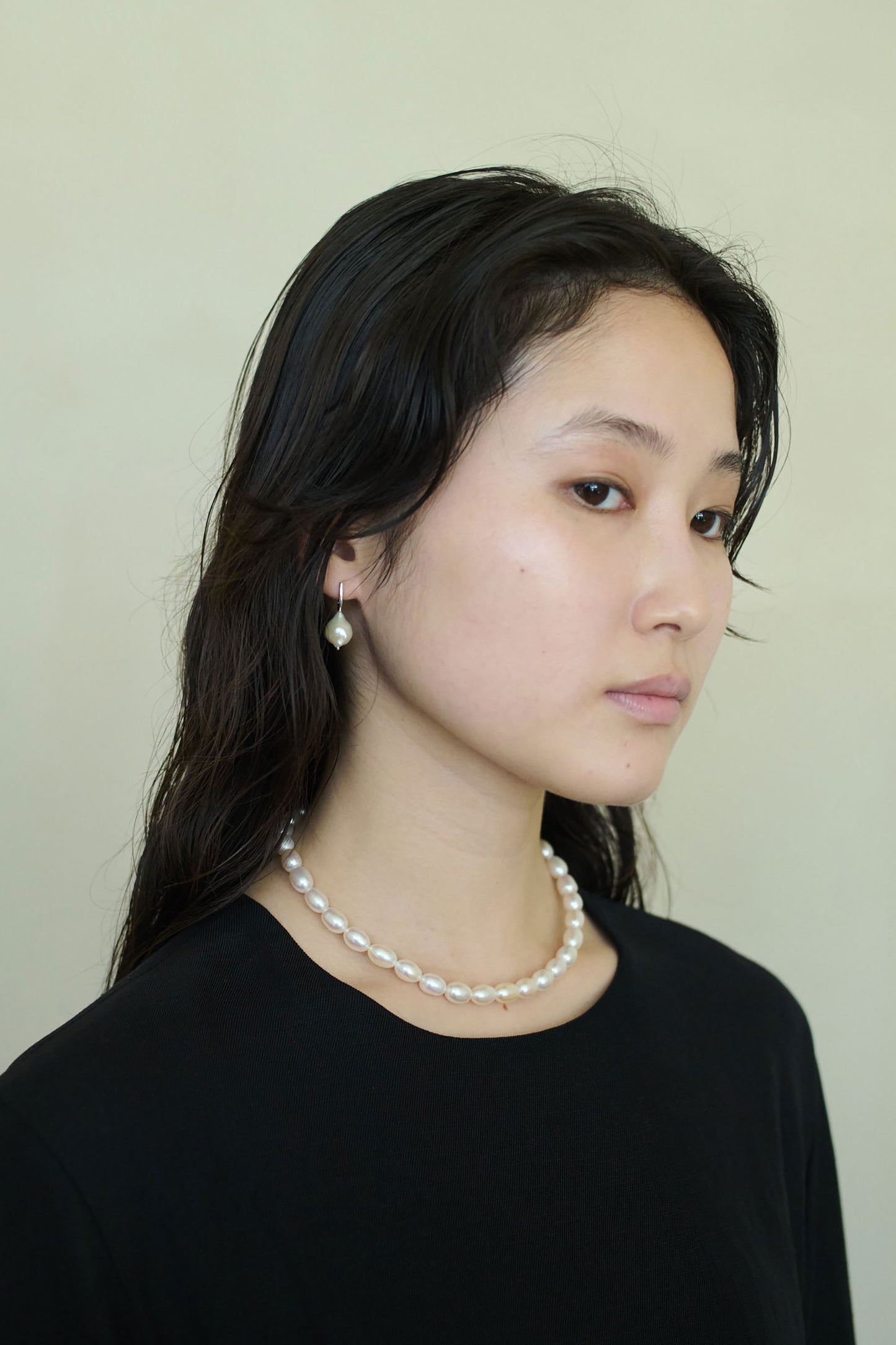 SMALL OVAL PEARL NECKLACE