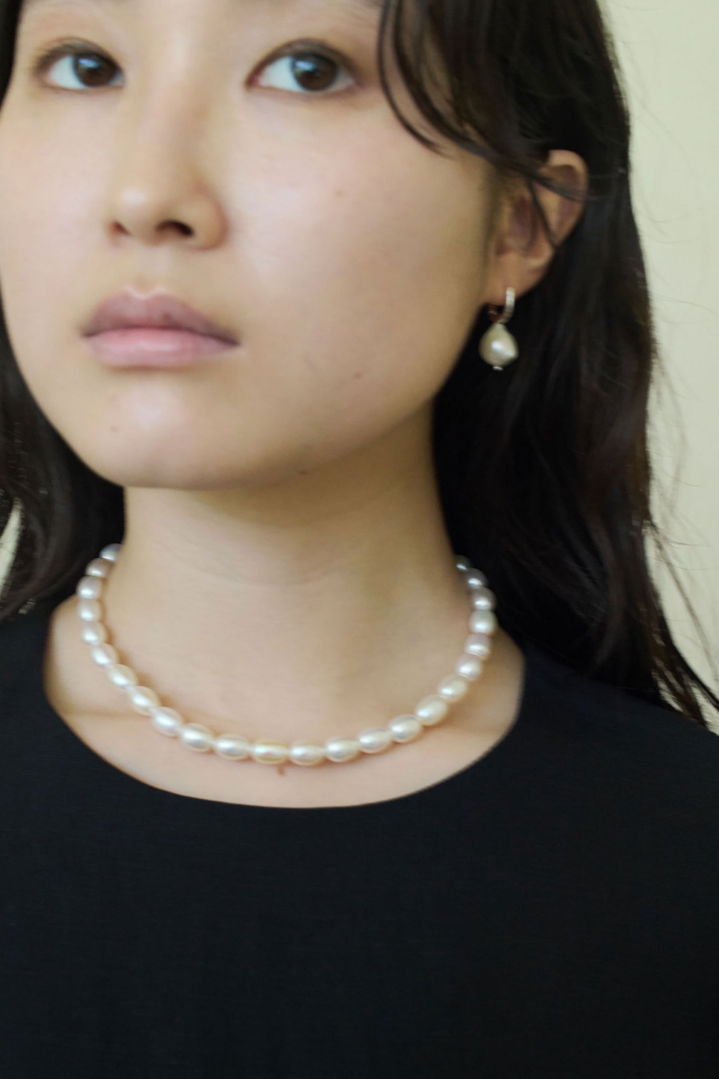 SMALL OVAL PEARL NECKLACE