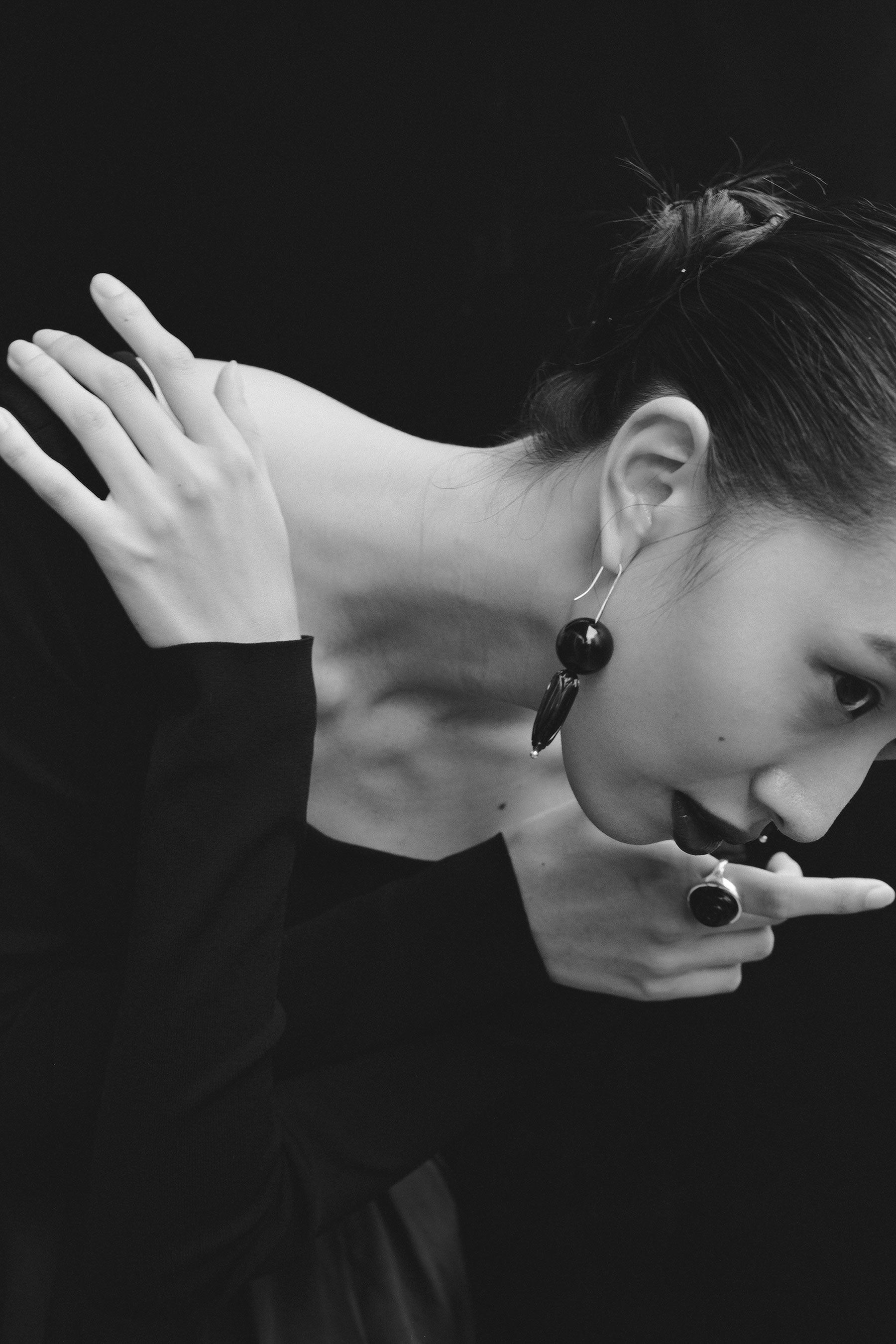 HISHI DROP EARRINGS / BLACK