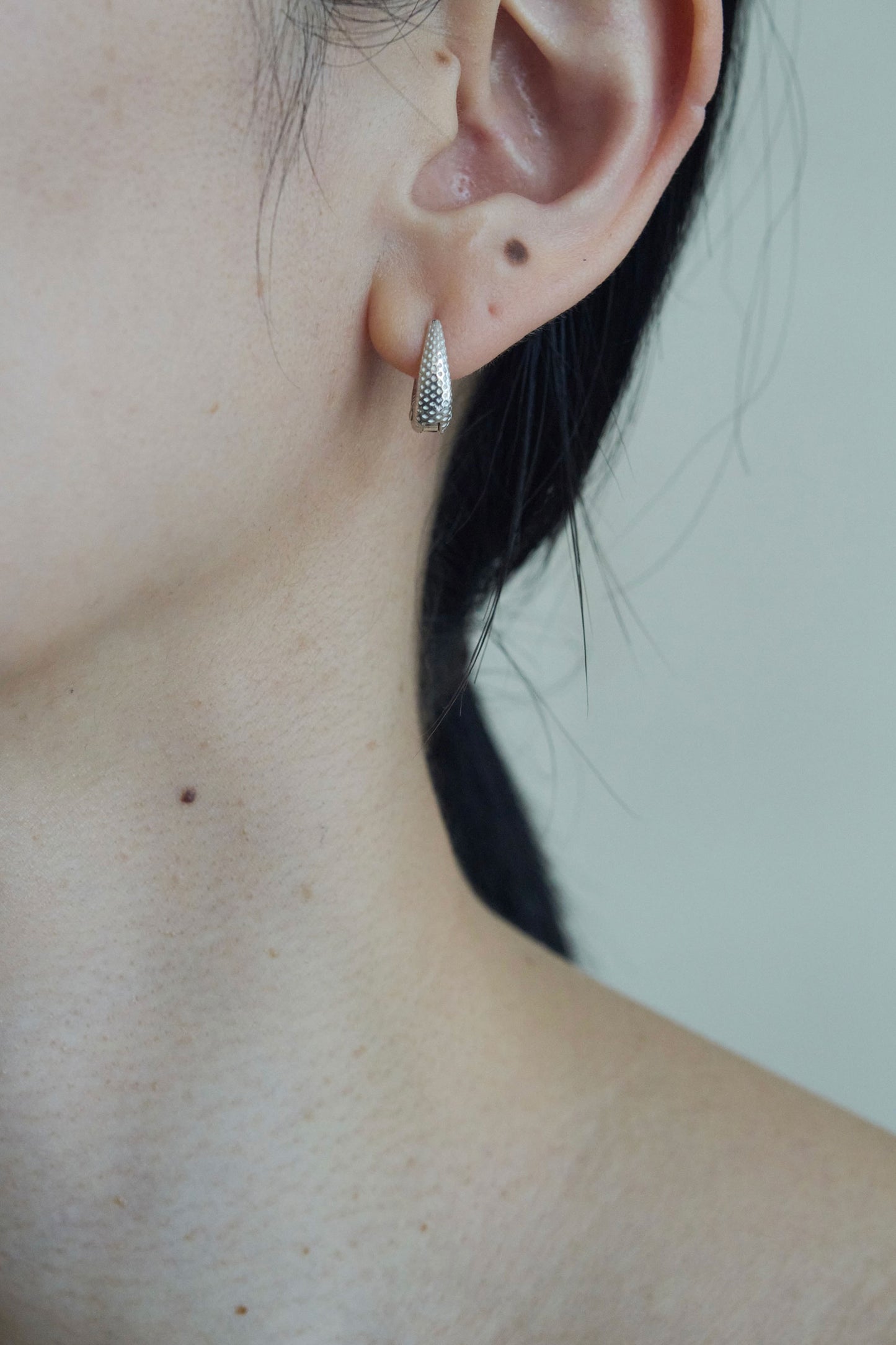 TINY DOT THIN HOOPS(1PIECE)