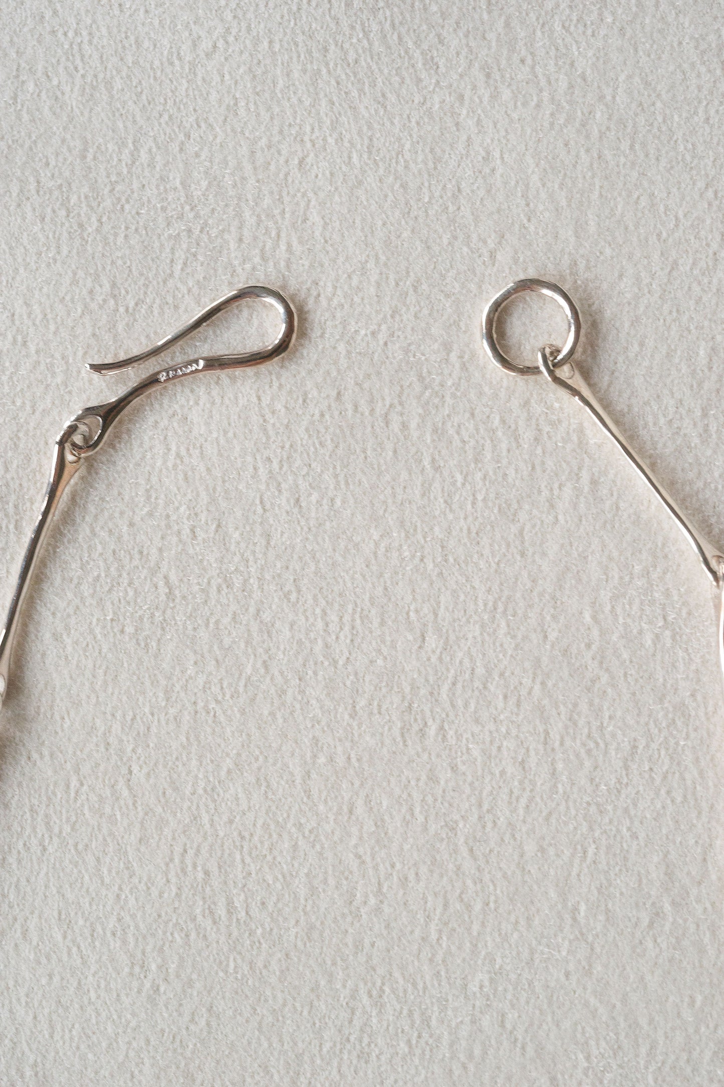 THIN FIBULA CHAIN NECKLACE