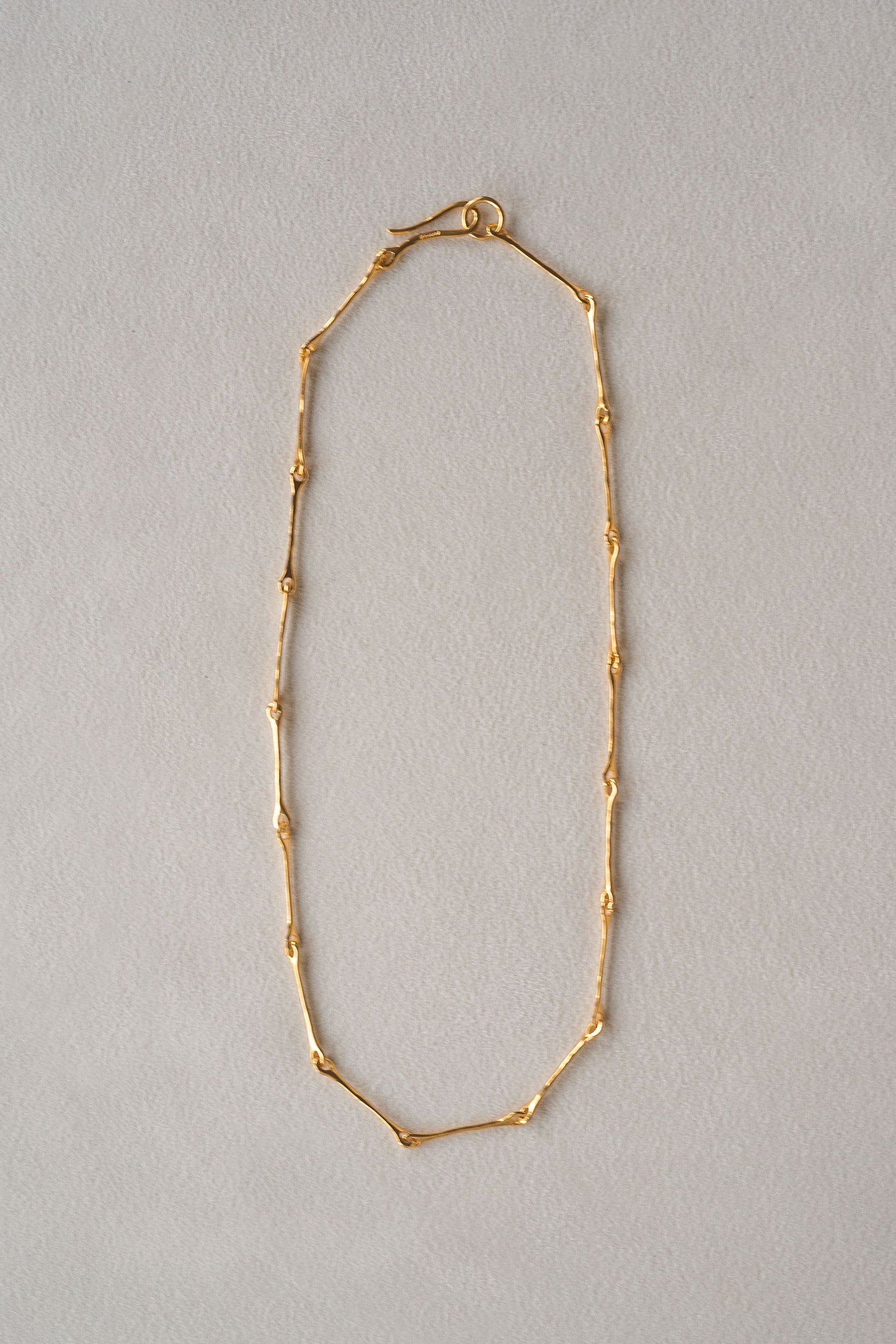 THIN FIBULA CHAIN NECKLACE