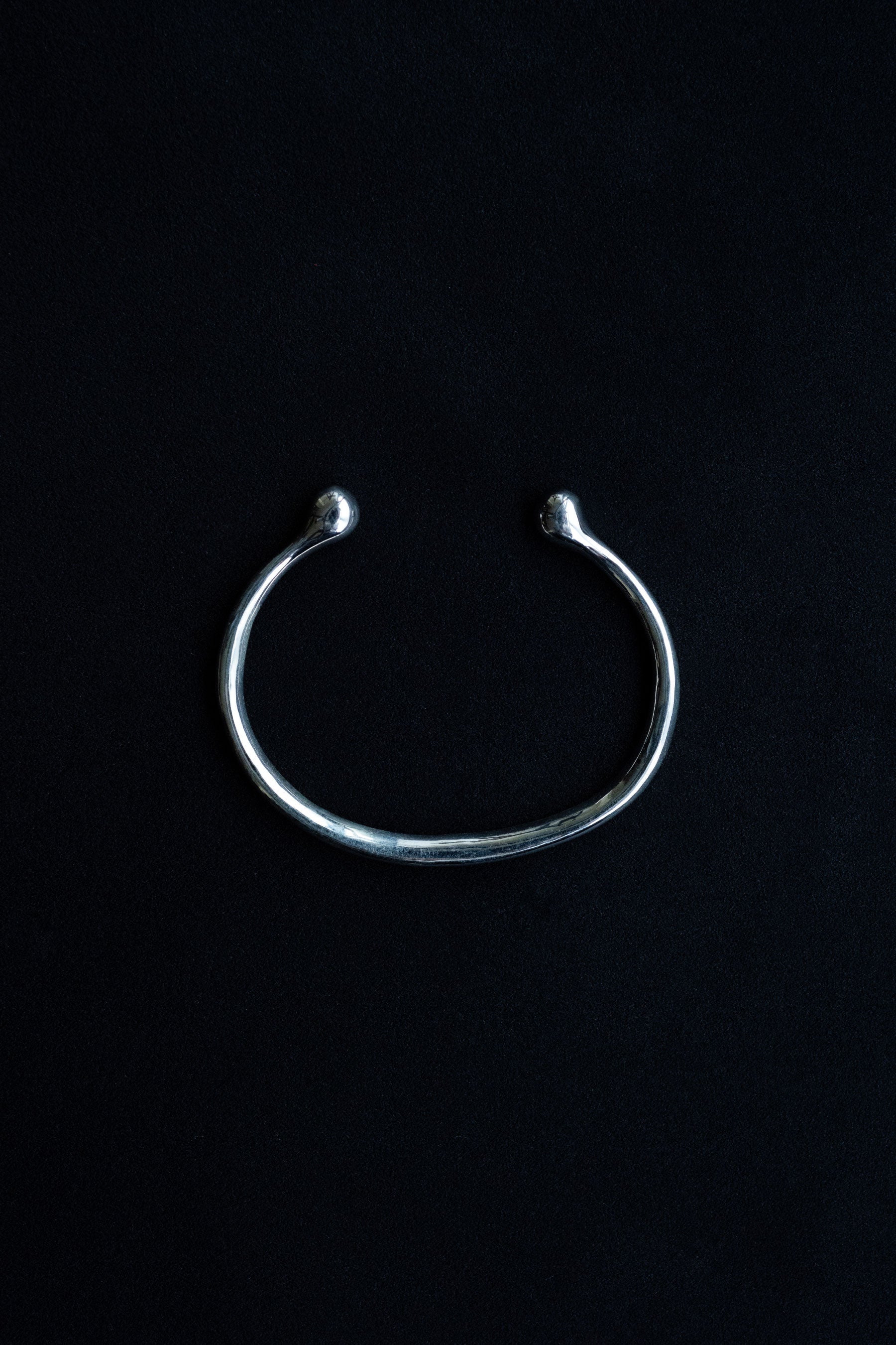 THIN FIBULA BANGLE