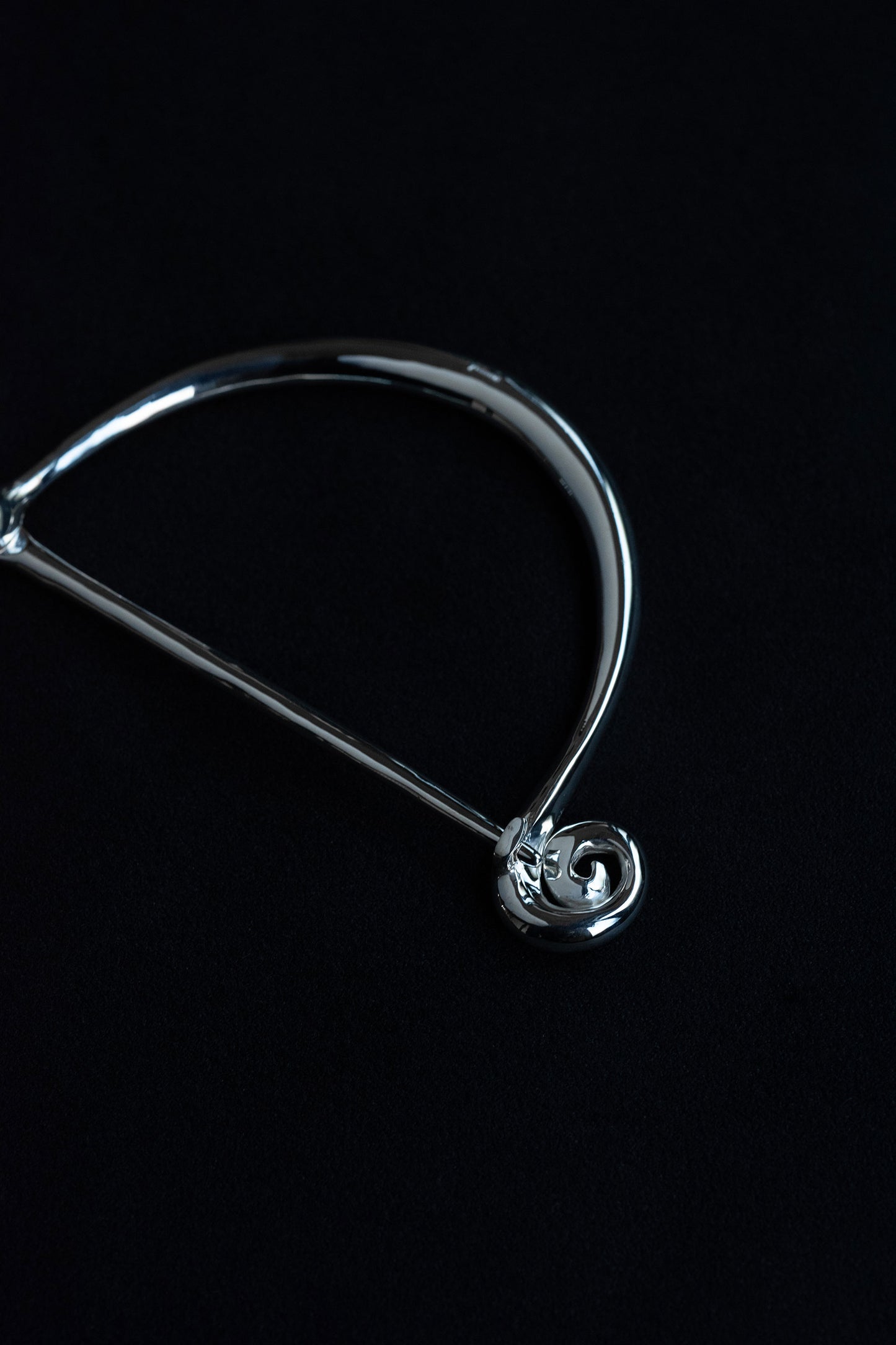 LARGE FIBULA BANGLE