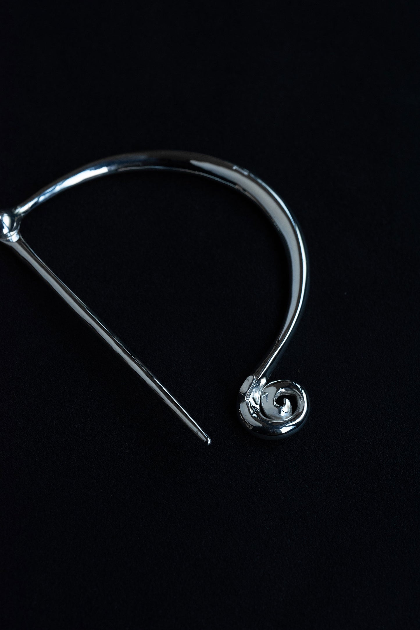 LARGE FIBULA BANGLE