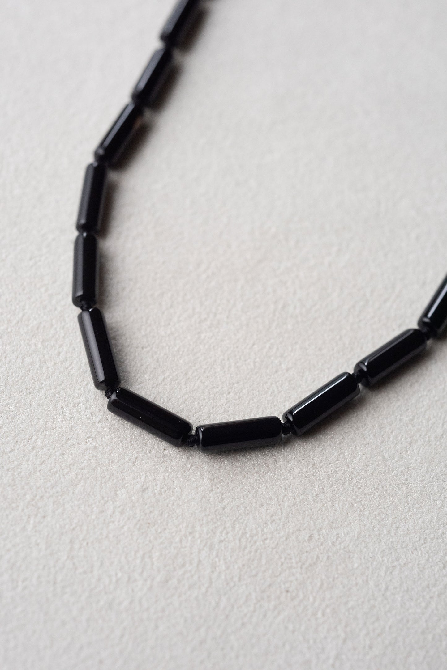 SMALL TUBE ONYX NECKLACE