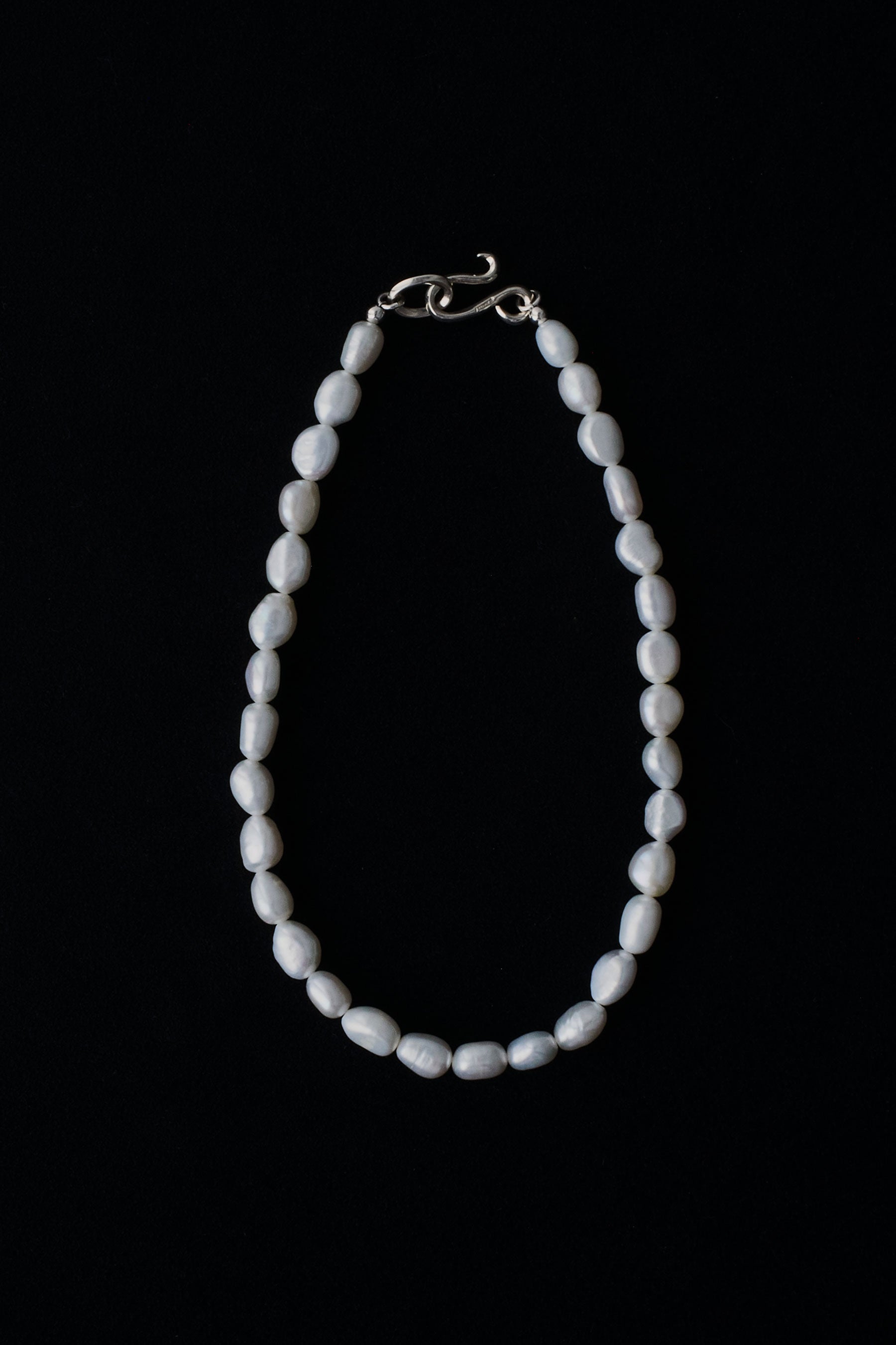 SHORT PEARL NECKLACE