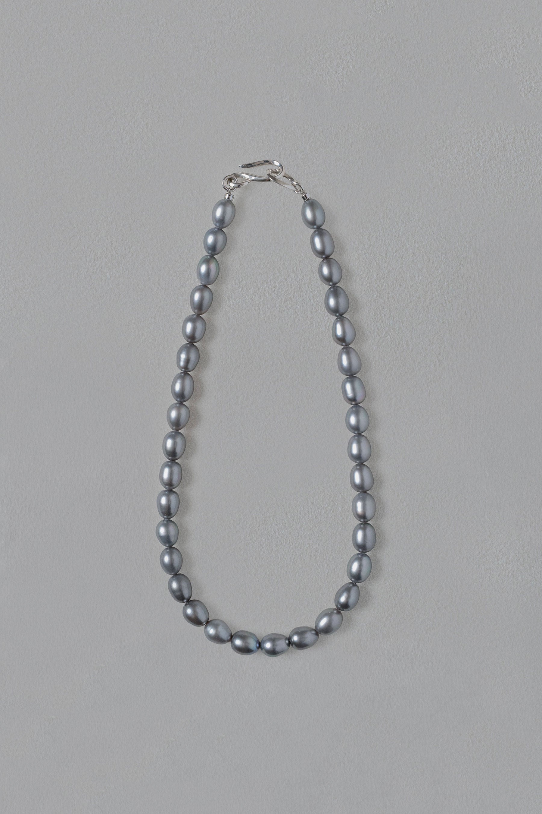 GRAY CLASSIC PEARL NECKLACE