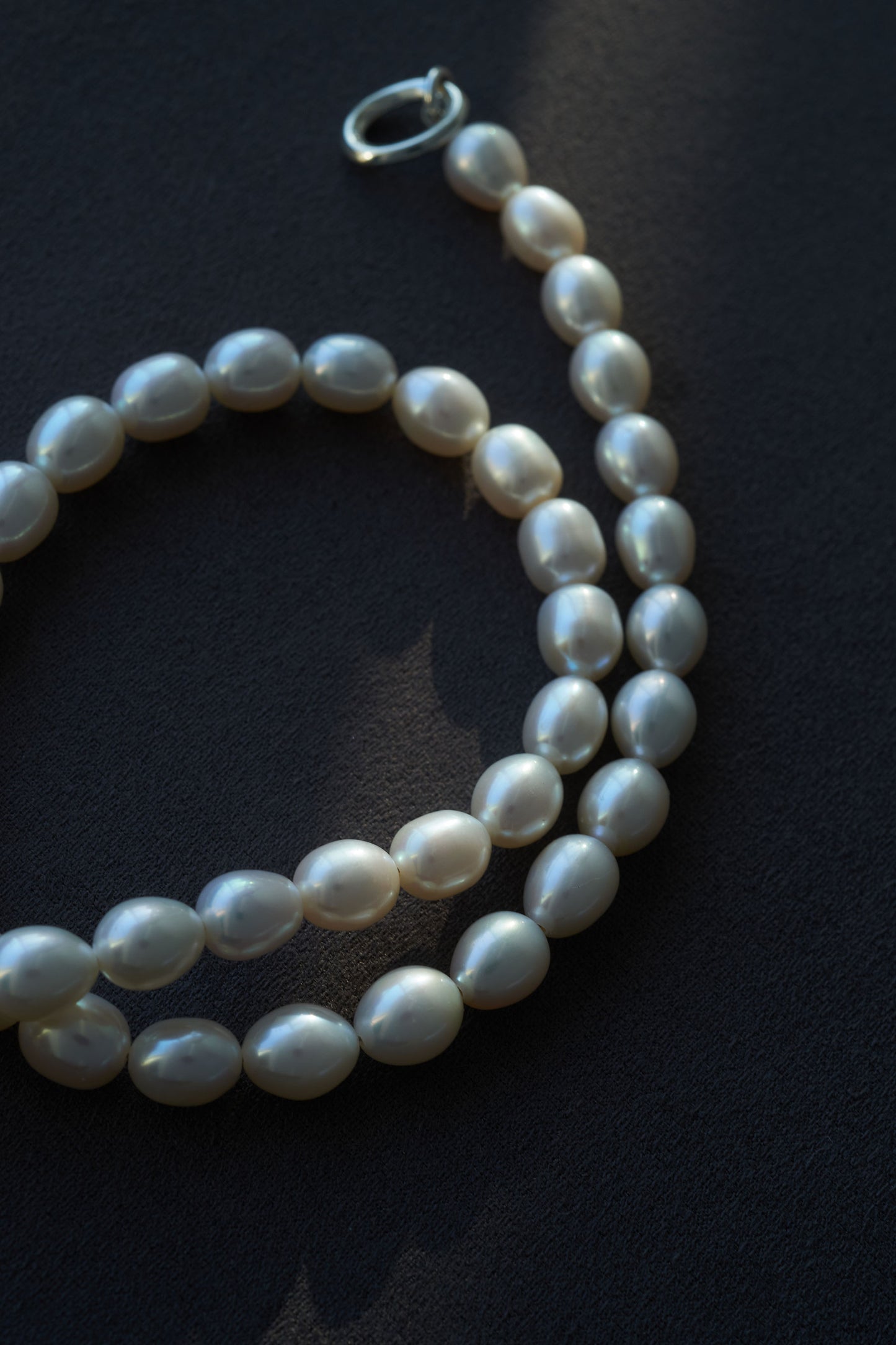 SMALL OVAL PEARL NECKLACE