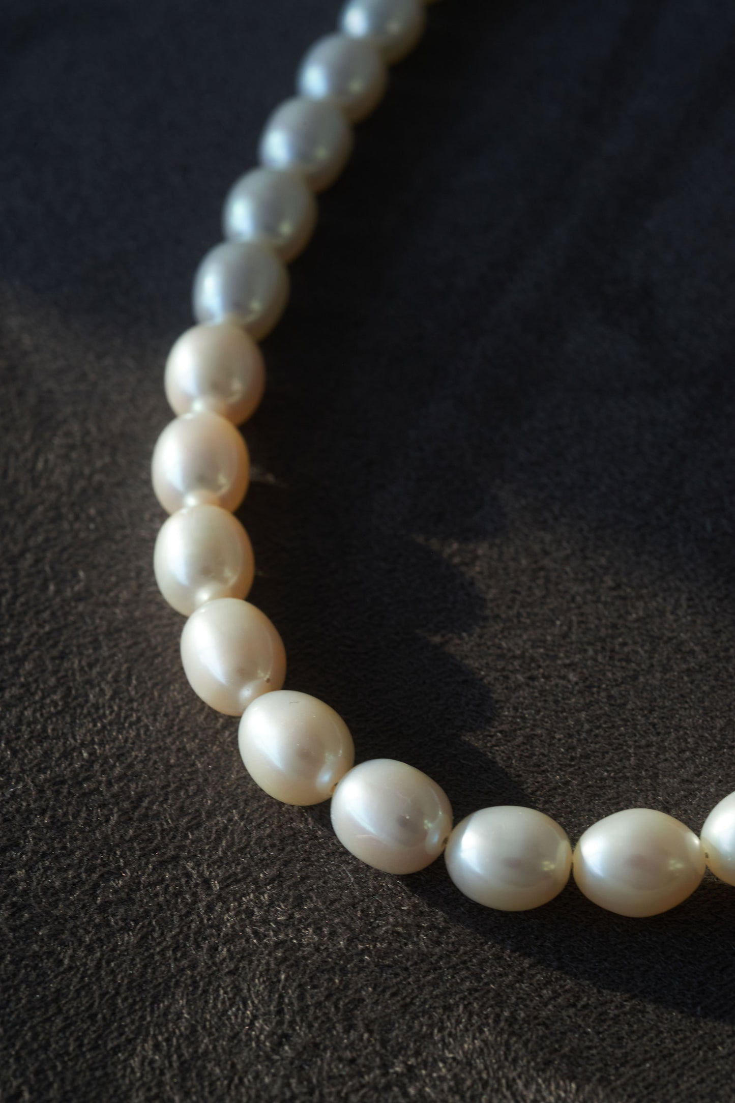 SMALL OVAL PEARL NECKLACE