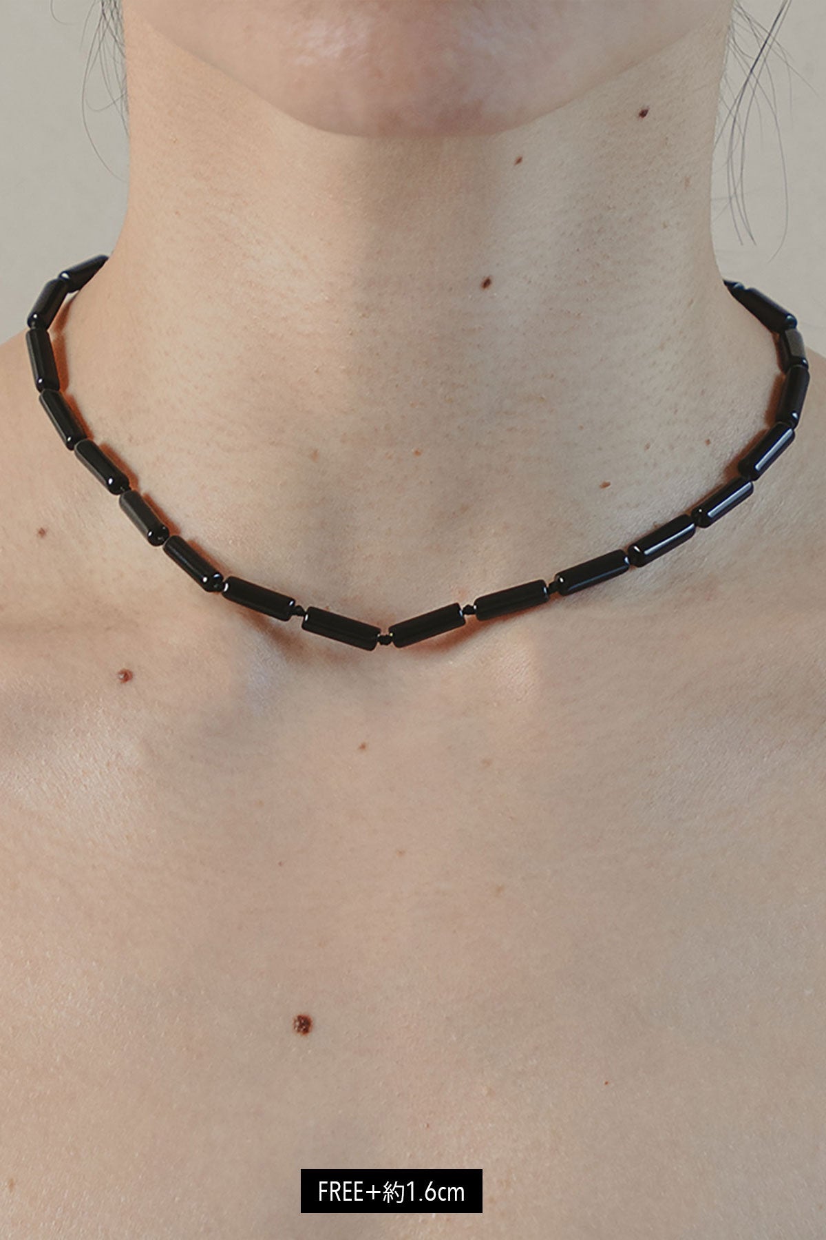 SMALL TUBE ONYX NECKLACE