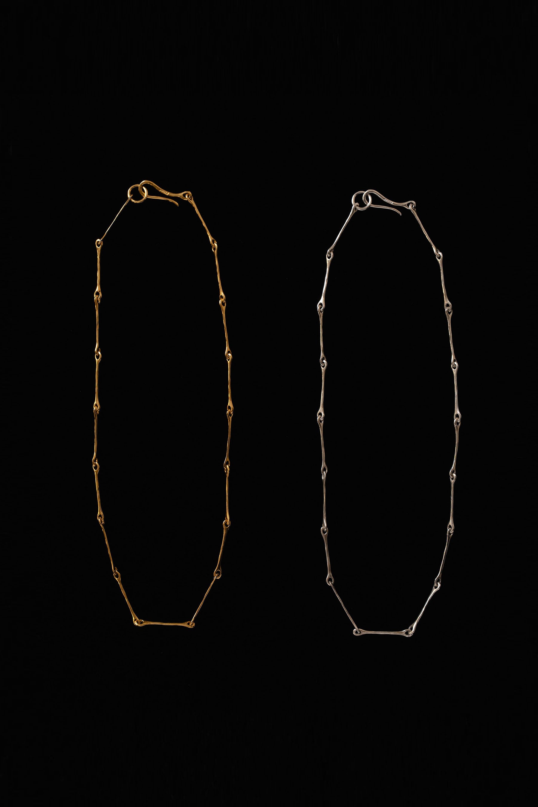 THIN FIBULA CHAIN NECKLACE