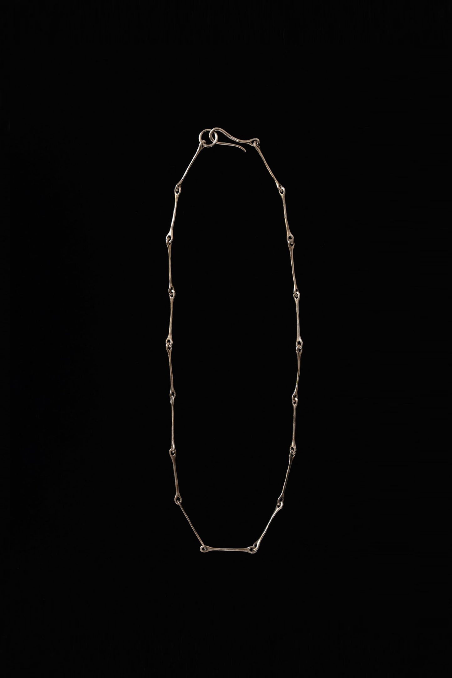 THIN FIBULA CHAIN NECKLACE