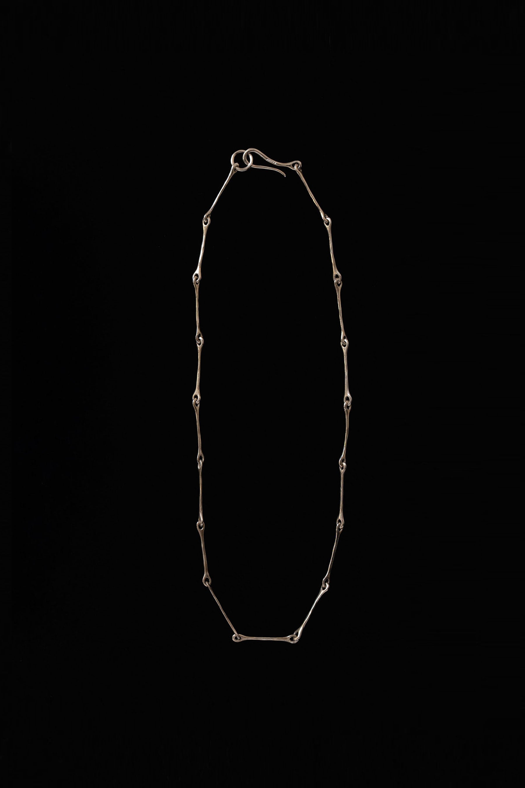 THIN FIBULA CHAIN NECKLACE