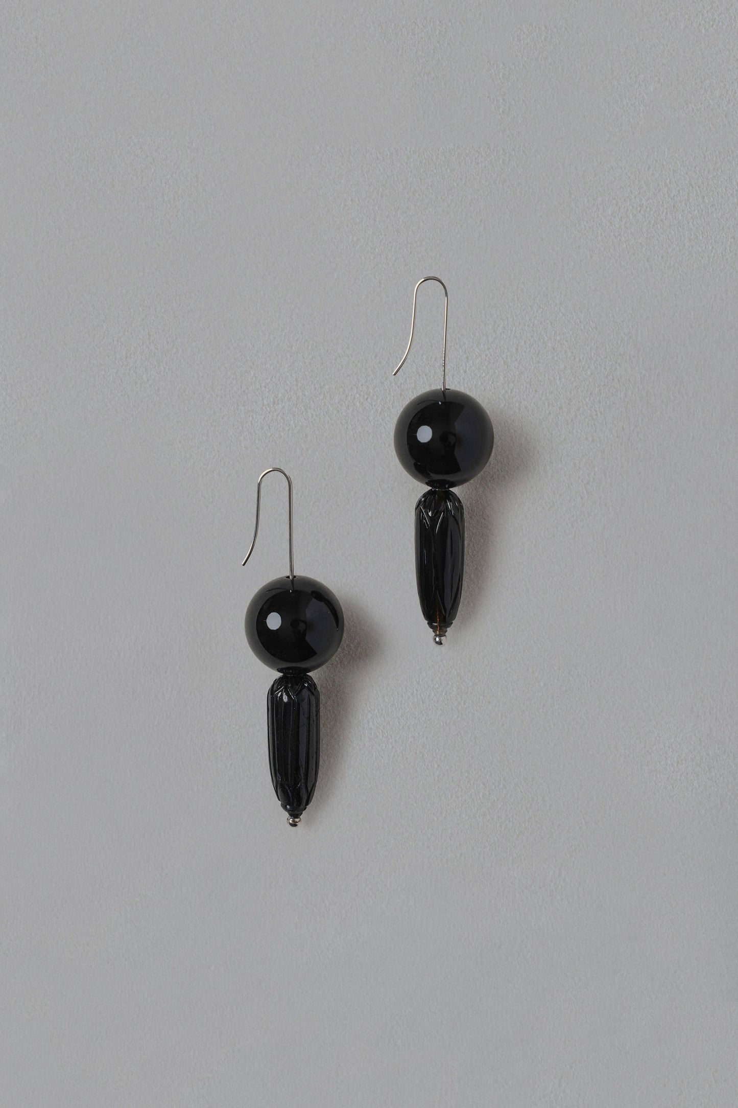 HISHI DROP EARRINGS / BLACK