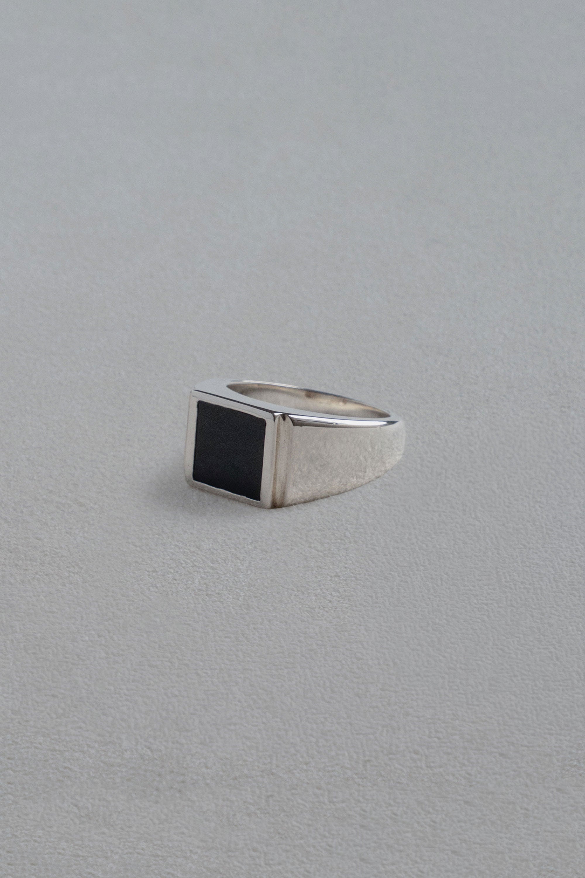 SIGNET RING /ONYX