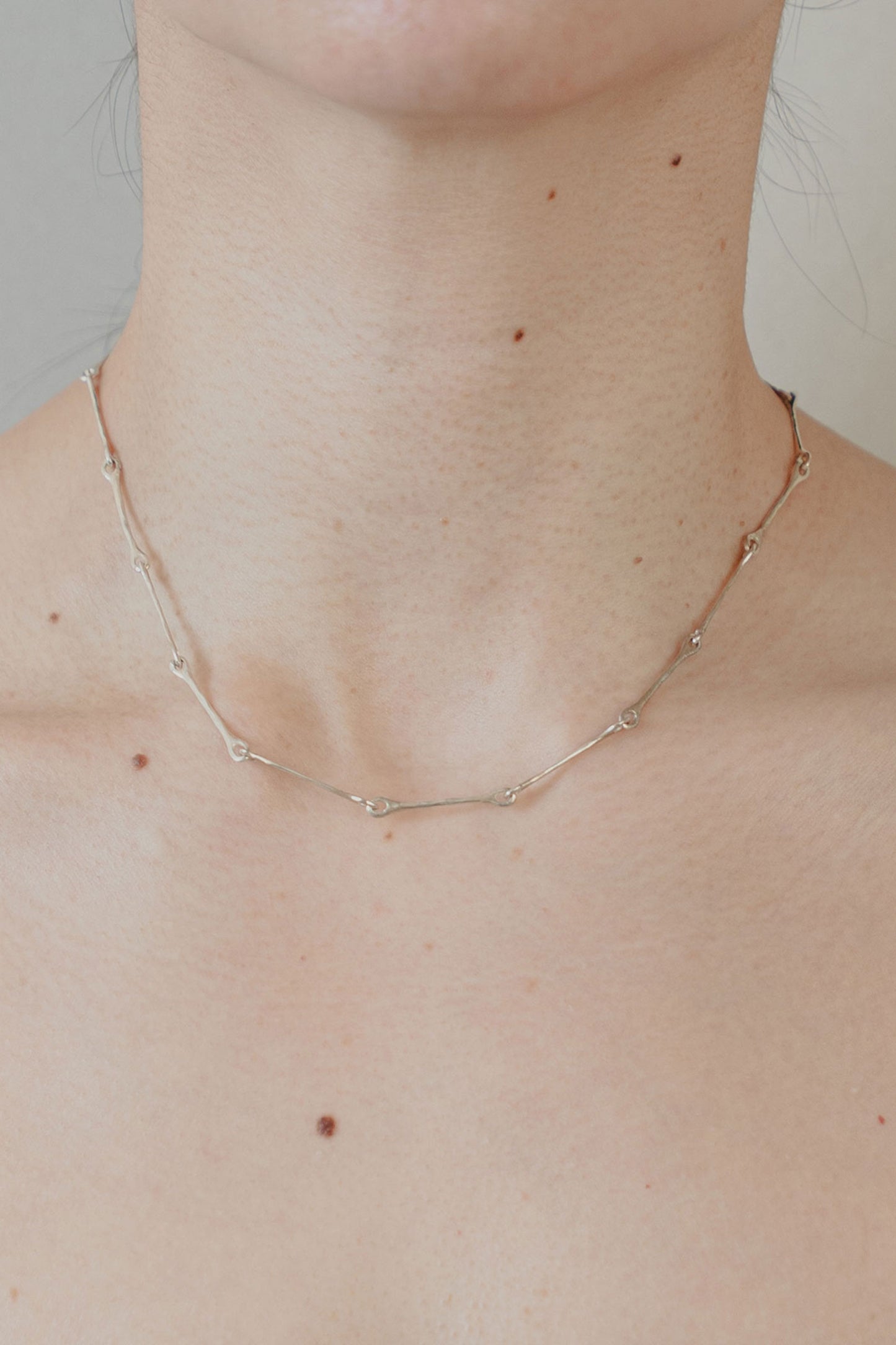 THIN FIBULA CHAIN NECKLACE
